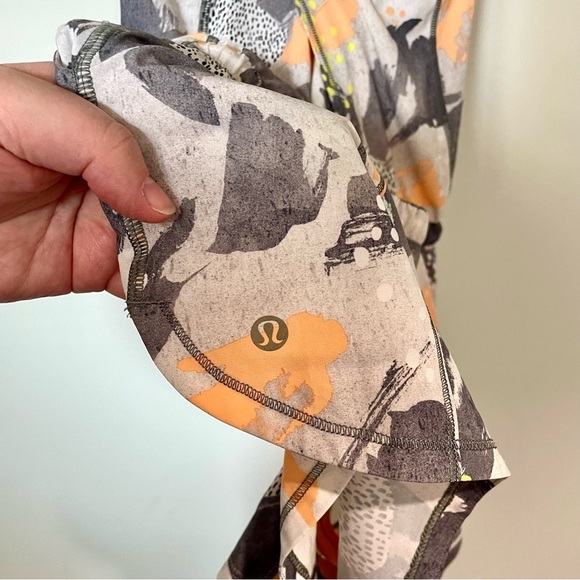 Lululemon Be Free Runsie Mini Art Pop White Multi Size 6 - Picture 13 of 14